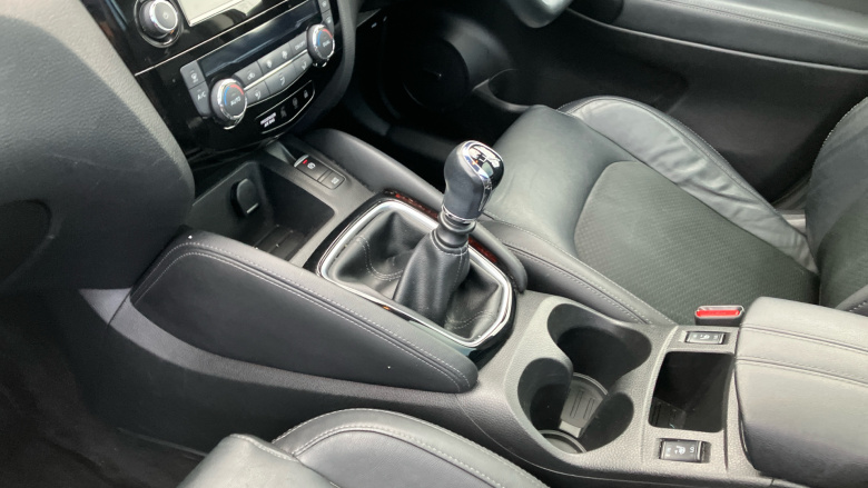 Nissan Qashqai 1.3 DiG-T Tekna 5dr Petrol Hatchback